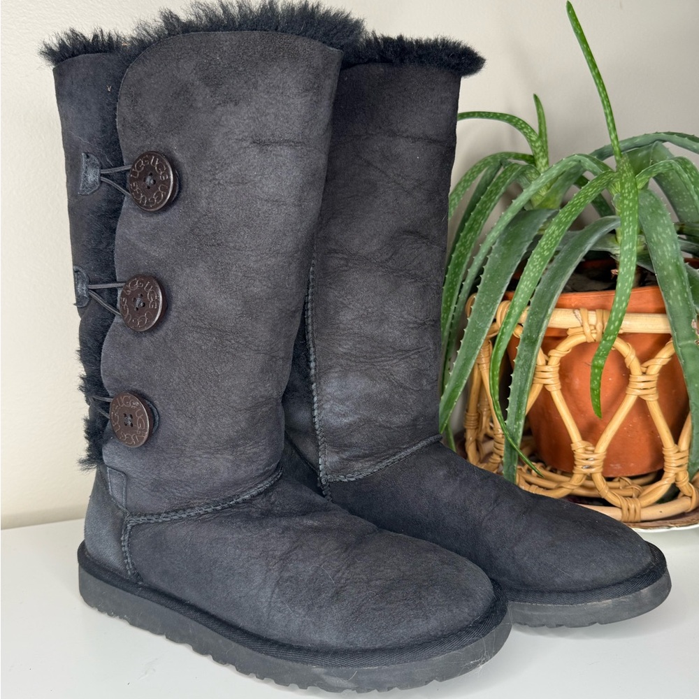 UGG Australia Bailey Button Triplet Tall Boots Black Sheepskin Boots Women’s 7